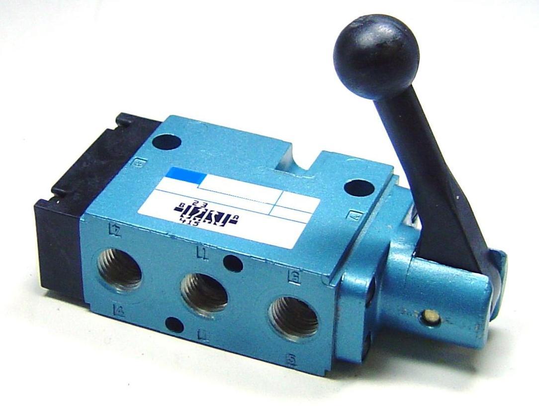 Product VALVE, LEVER, 4-WAY, 1/4" PORTS, SPRING RET - Wise Corp image