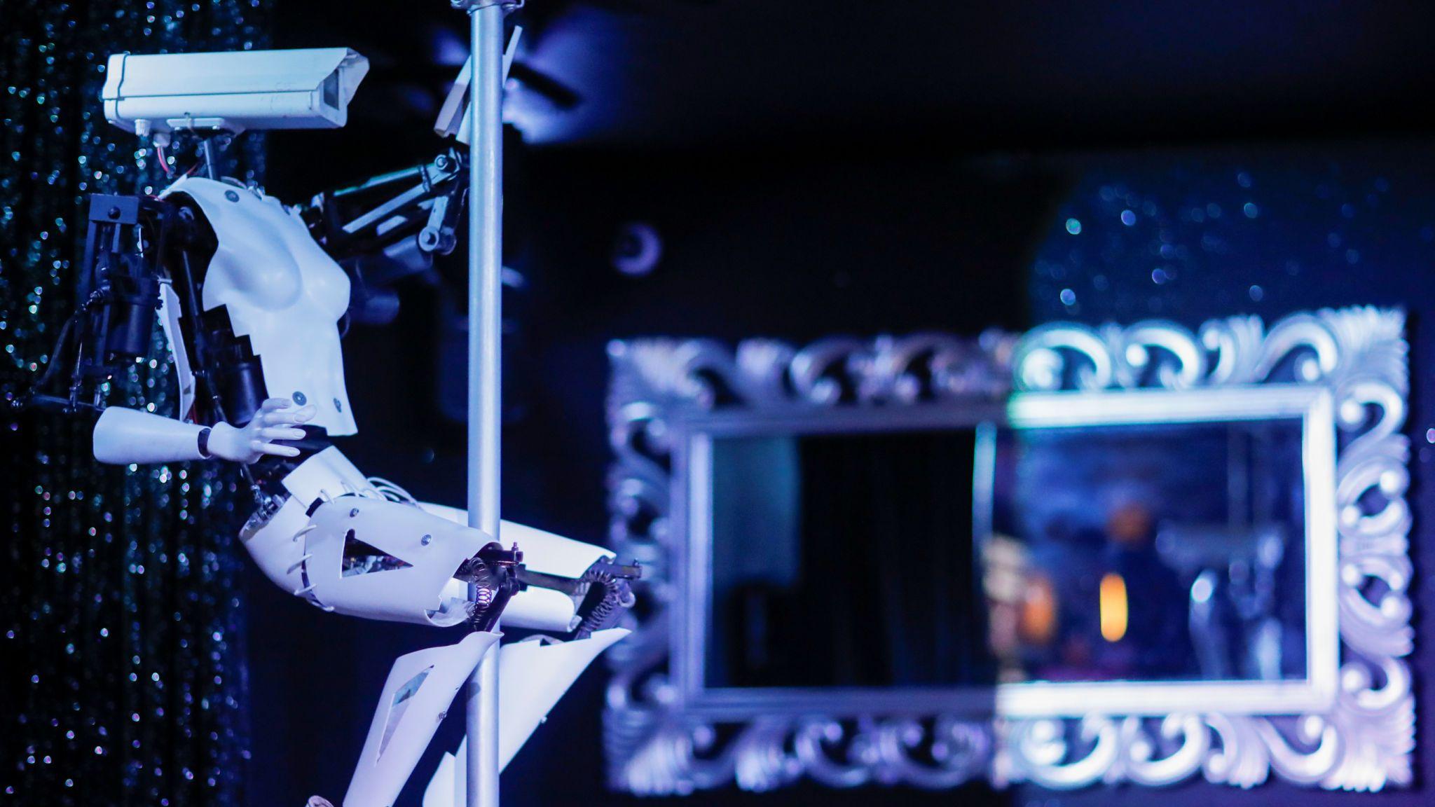 Robot Pole Dancers to Debut at French Club - Robot News