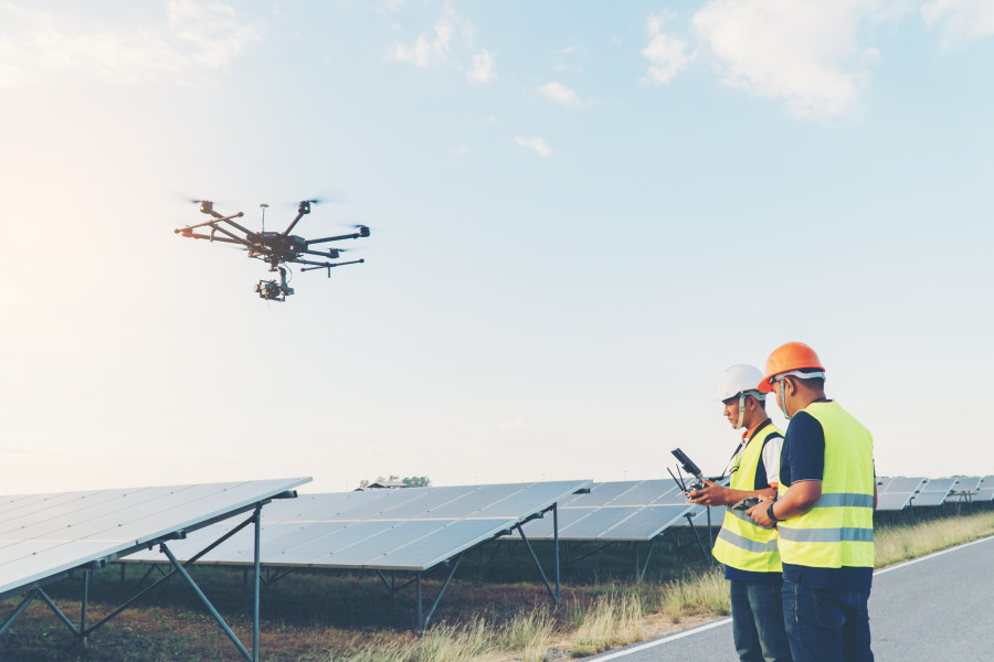 A Drone which flys above solar-panels to help architects detecting failures