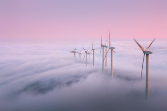 Windräder über den Wolken